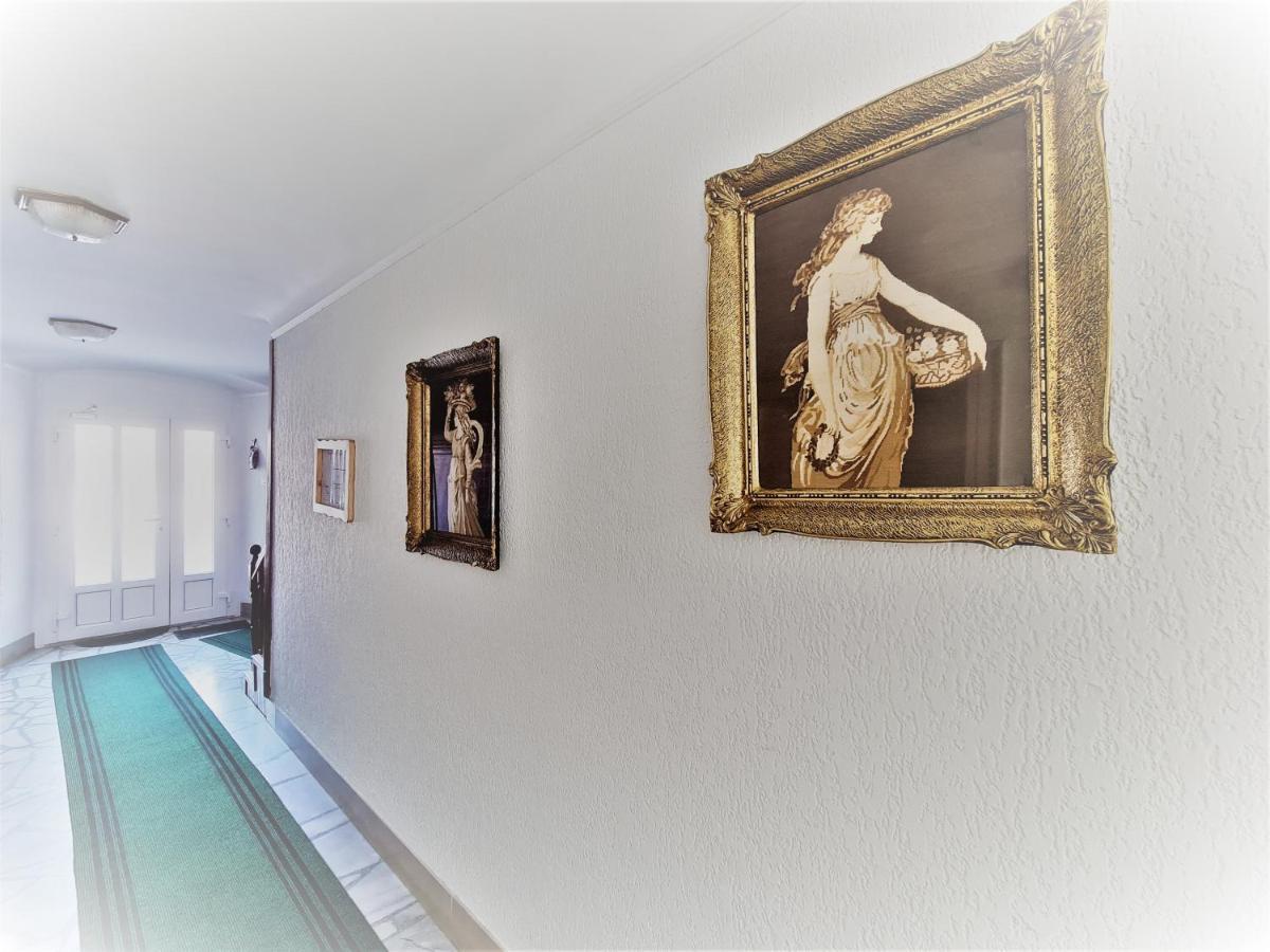 Sobe "Ela" Bed & Breakfast ฟูชิเน ภายนอก รูปภาพ