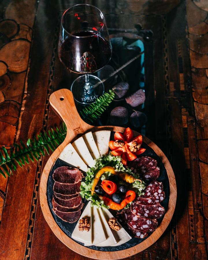 Sobe "Ela" Bed & Breakfast ฟูชิเน ภายนอก รูปภาพ