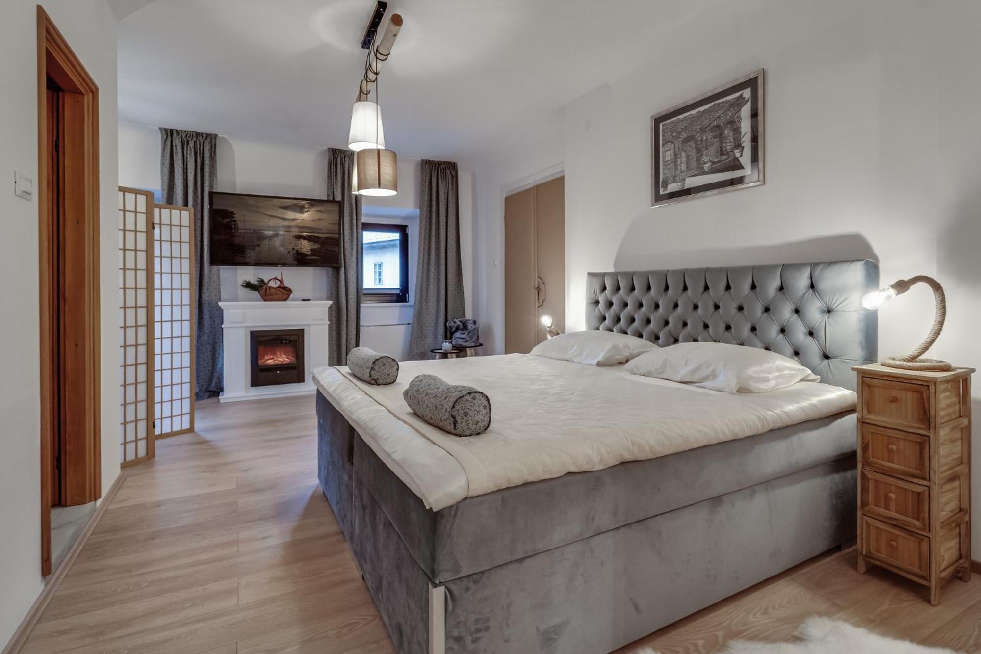 Sobe "Ela" Bed & Breakfast ฟูชิเน ภายนอก รูปภาพ