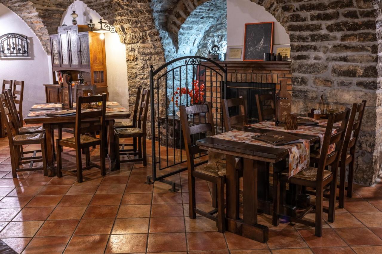 Sobe "Ela" Bed & Breakfast ฟูชิเน ภายนอก รูปภาพ