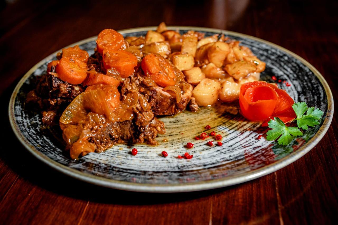 Sobe "Ela" Bed & Breakfast ฟูชิเน ภายนอก รูปภาพ