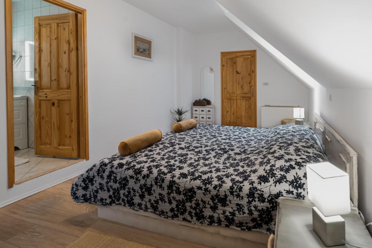 Sobe "Ela" Bed & Breakfast ฟูชิเน ภายนอก รูปภาพ