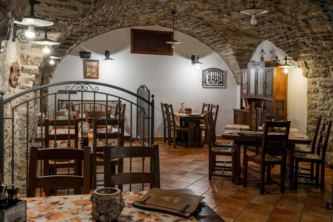 Sobe "Ela" Bed & Breakfast ฟูชิเน ภายนอก รูปภาพ